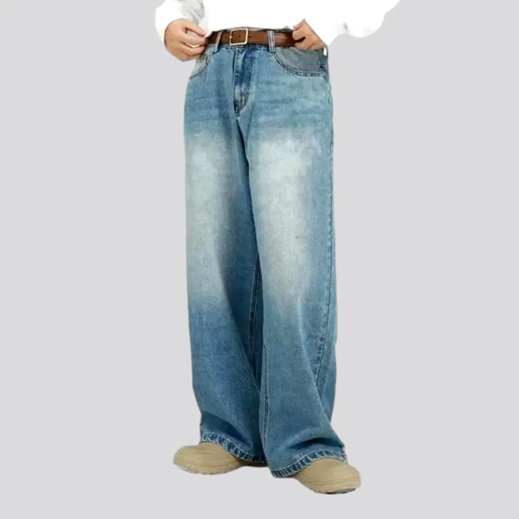 Wide Leg Jeans for Comfort -90s men's light-wash jeans