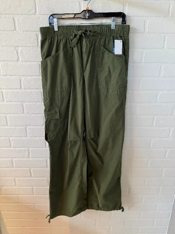 Quick-dry cargo pants for fishing trip practicality -Pants Cargo & Utility By Aerie In Green, Size: 8