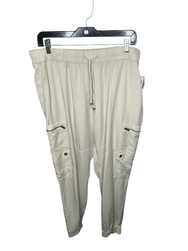 Classic straight-leg pants for versatile daily wear -Pants Chinos & Khakis By Banana Republic In Beige, Size: L