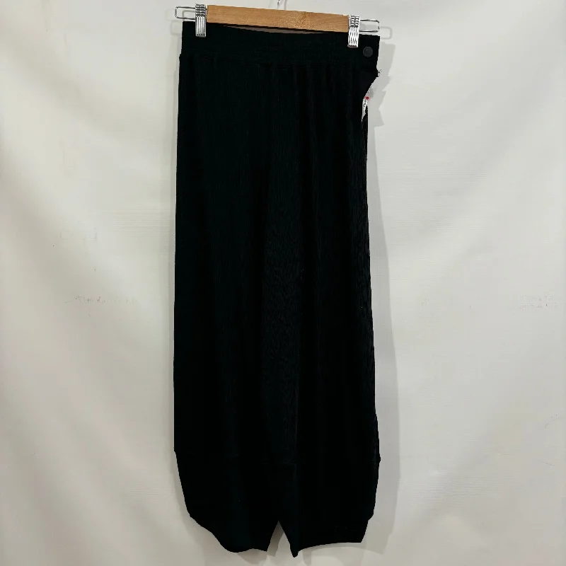 Weather-resistant pants for unpredictable climate needs -Pants Wide Leg By Free People In Black, Size: Xs