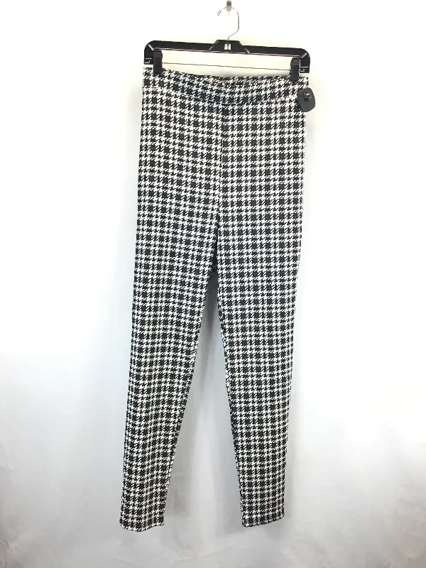 Warm flannel pants for chilly morning lounging -Pants Cropped By Fashion Nova In Black White, Size: L